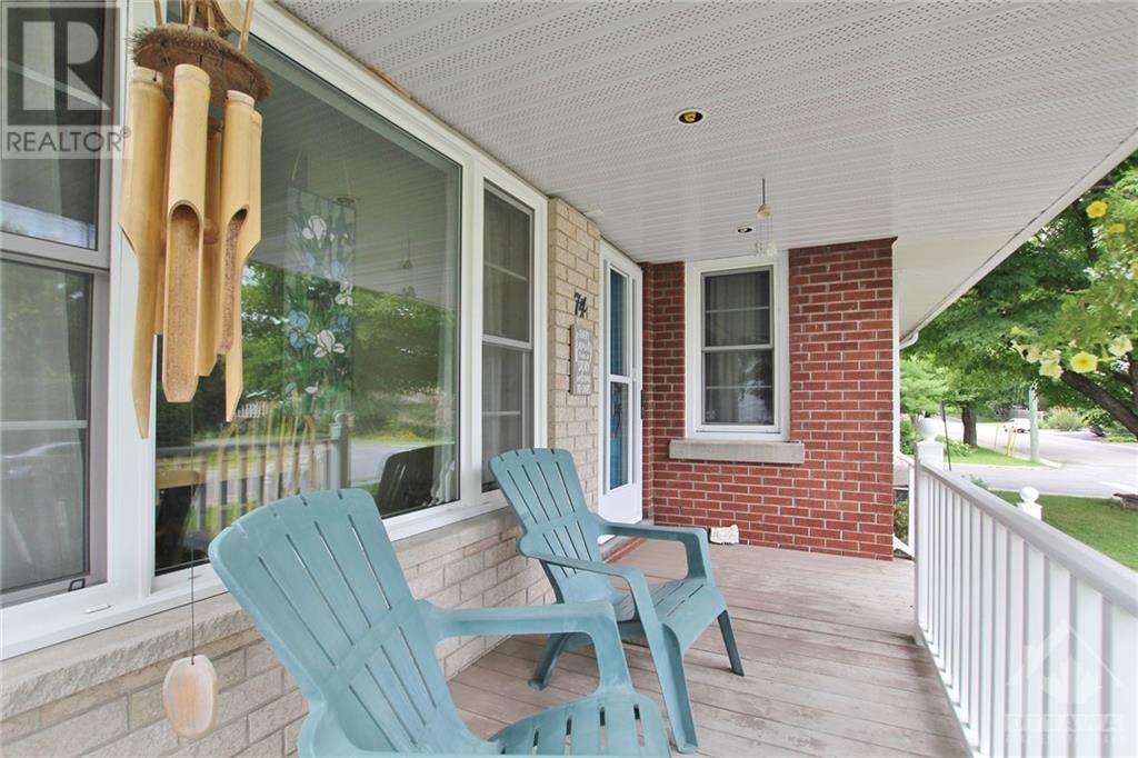 74 Malcolm Street, Almonte, Ontario  K0A 1A0 - Photo 2 - 1358014