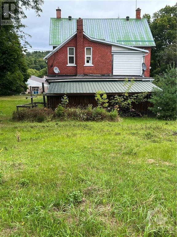 176 Wellington Street, Eganville, Ontario  K0J 1T0 - Photo 2 - 1359077