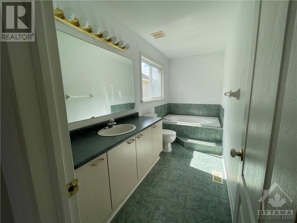 32 Kenins Crescent, Kanata, Ontario  K2K 3E5 - Photo 12 - 1358933