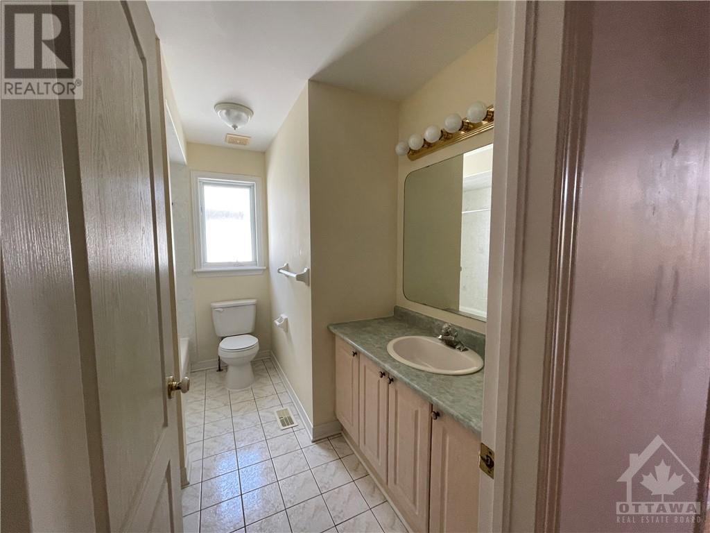 32 Kenins Crescent, Kanata, Ontario  K2K 3E5 - Photo 13 - 1358933