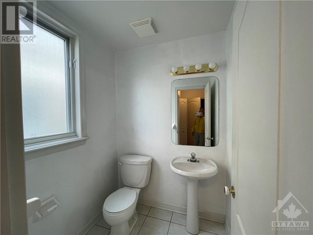 32 Kenins Crescent, Kanata, Ontario  K2K 3E5 - Photo 4 - 1358933