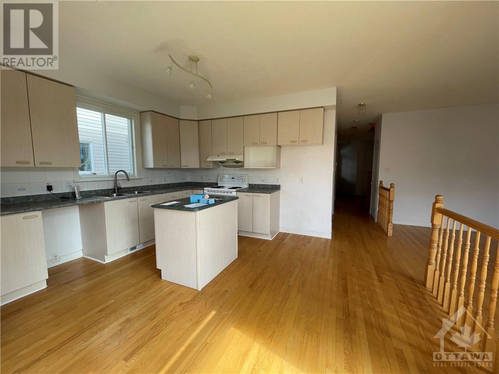 32 Kenins Crescent, Kanata, Ontario  K2K 3E5 - Photo 6 - 1358933