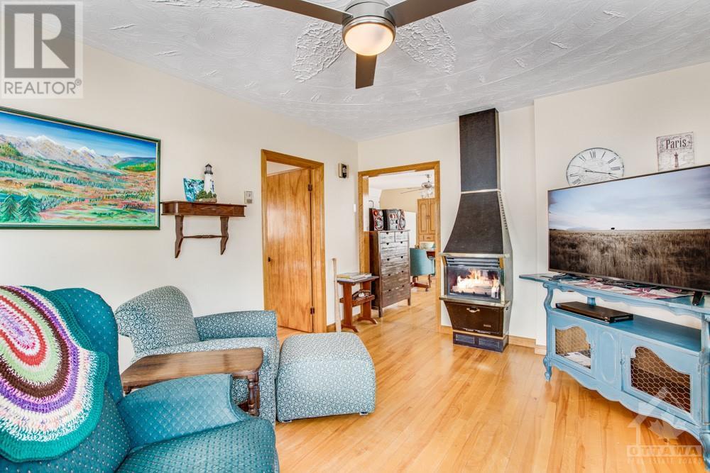 744 Regent Street, Hawkesbury, Ontario  K6A 1G4 - Photo 6 - 1359489