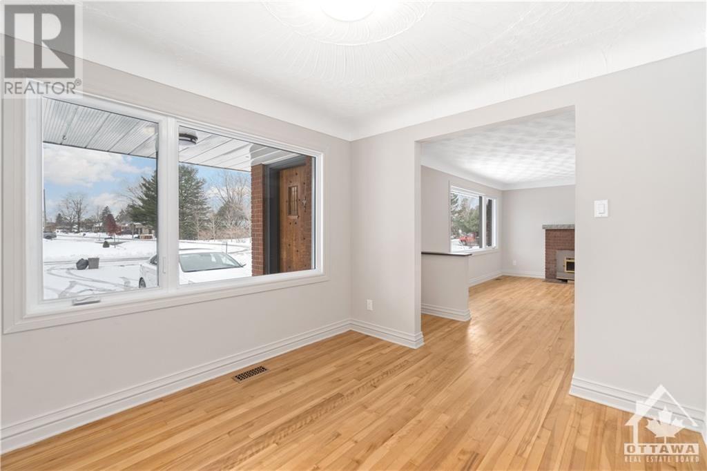 9 Melva Avenue, Ottawa, Ontario  K1T 3W9 - Photo 4 - 1359306