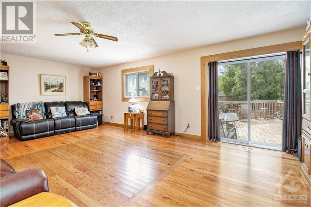355 Madison Avenue, Ottawa, Ontario  K2A 0B6 - Photo 2 - 1358990