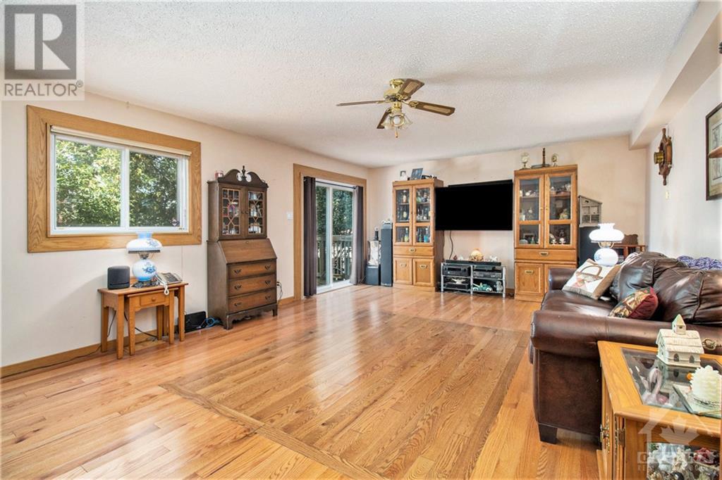 355 Madison Avenue, Ottawa, Ontario  K2A 0B6 - Photo 3 - 1358990
