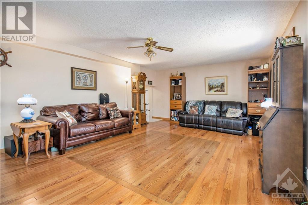 355 Madison Avenue, Ottawa, Ontario  K2A 0B6 - Photo 5 - 1358990