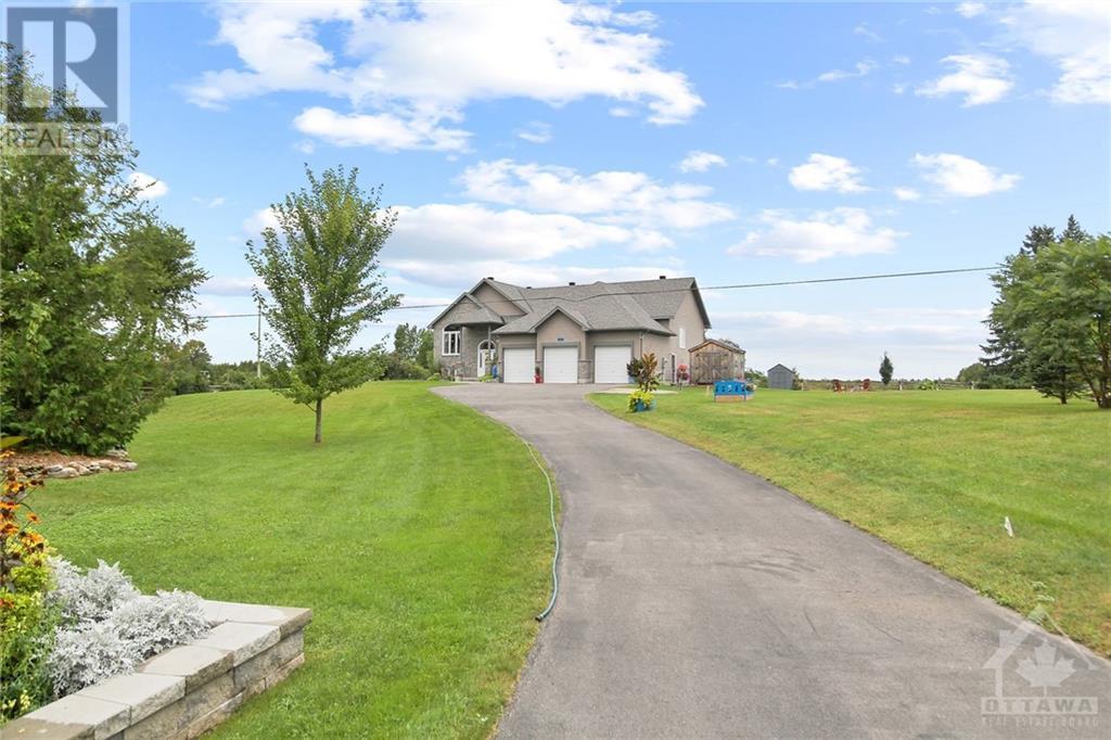 678 Macpherson Road, Smiths Falls, Ontario  K7A 4S4 - Photo 2 - 1358328