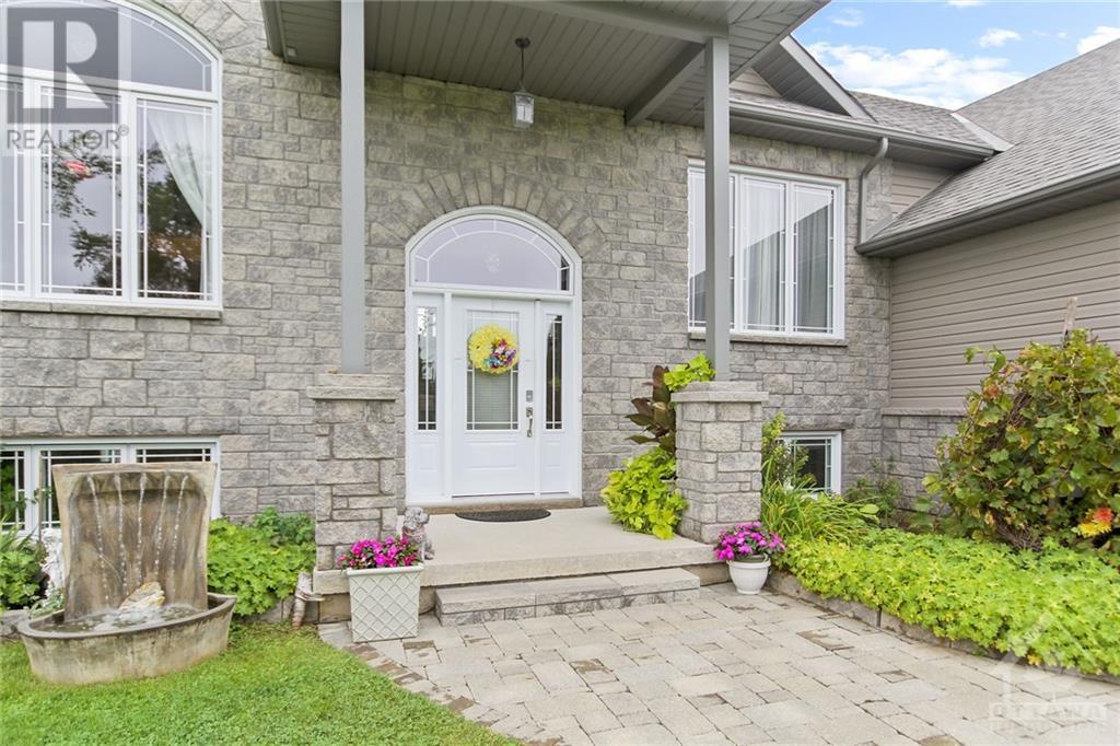 678 Macpherson Road, Smiths Falls, Ontario  K7A 4S4 - Photo 3 - 1358328