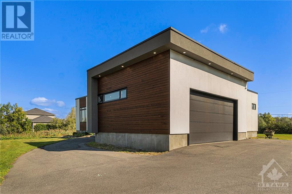 635 Ballycastle Crescent, Ottawa, Ontario  K1X 0A3 - Photo 2 - 1359836