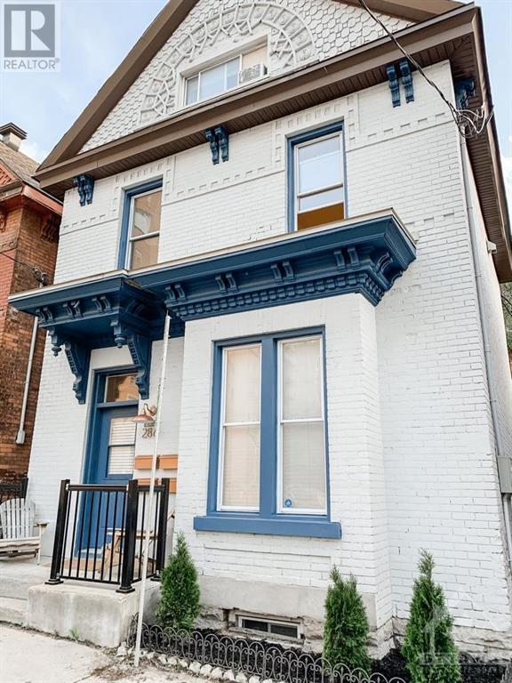 286 KENT STREET, ottawa, Ontario
