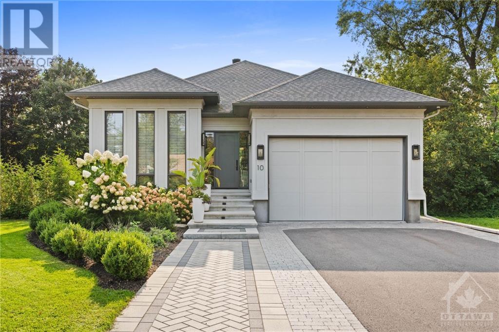 10 LEAVER AVENUE, ottawa, Ontario