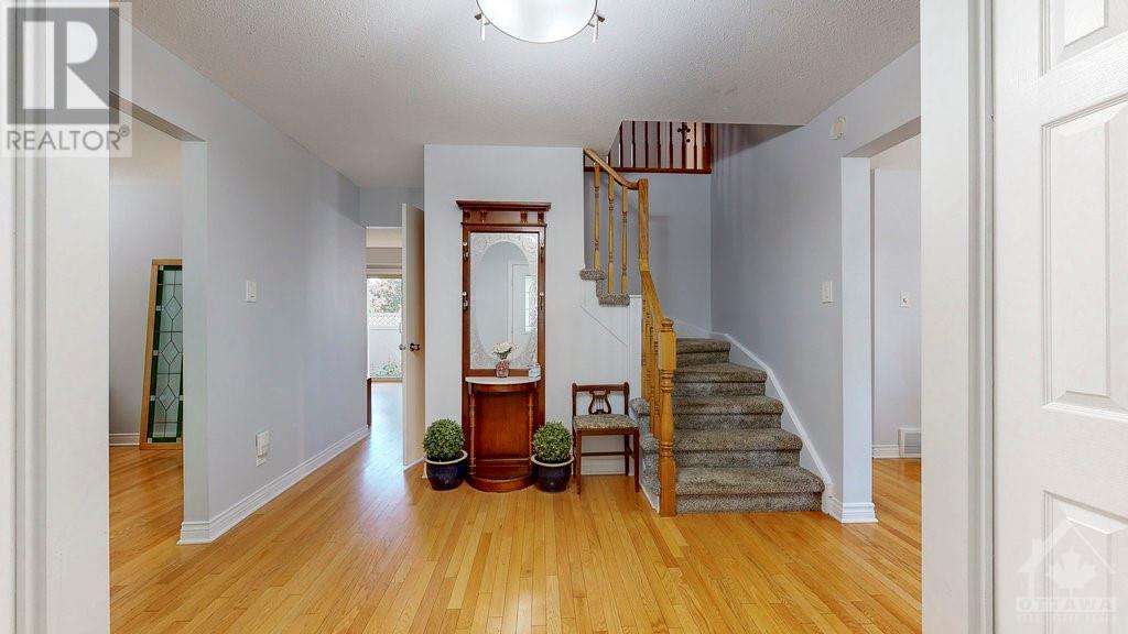 100 Waxwing Drive, Ottawa, Ontario  K1V 9H2 - Photo 4 - 1356547