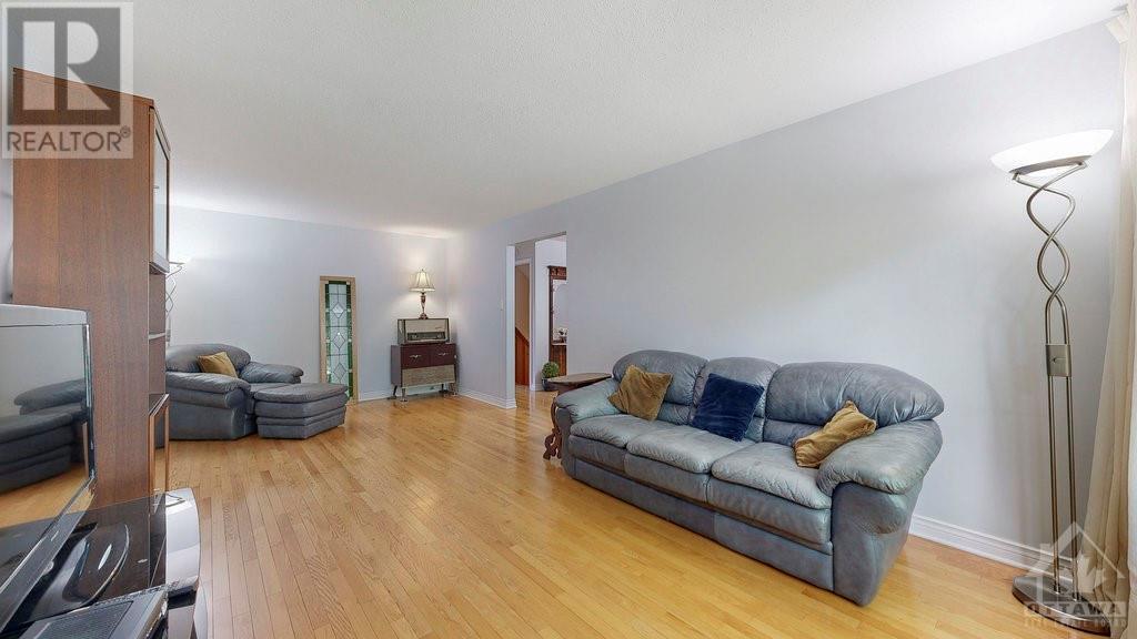 100 Waxwing Drive, Ottawa, Ontario  K1V 9H2 - Photo 5 - 1356547