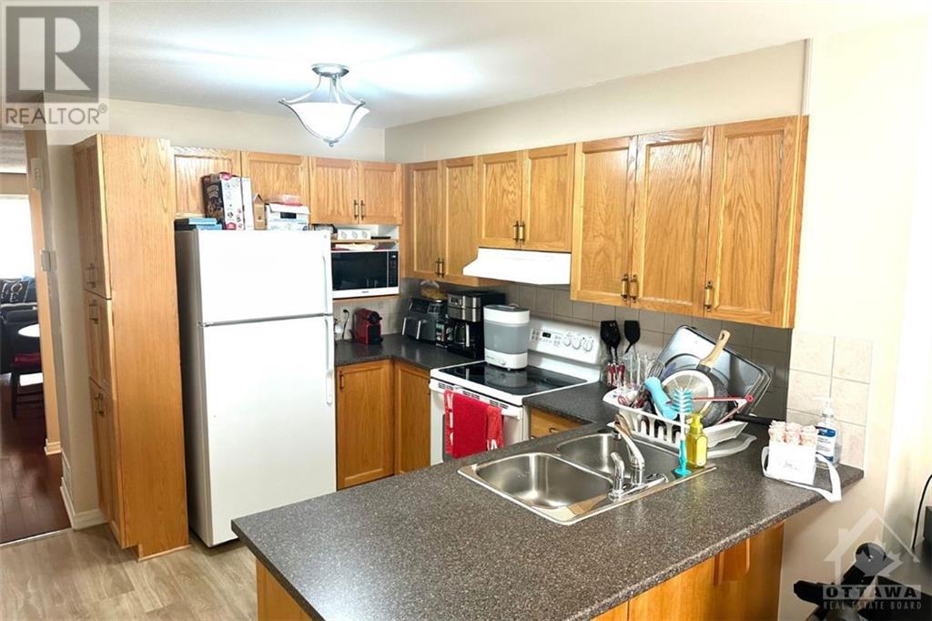 114 Chapman Mills Drive, Nepean, Ontario  K2J 0B7 - Photo 2 - 1360237