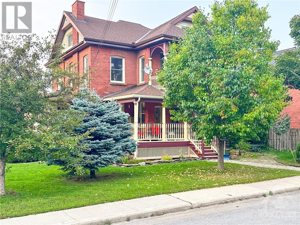 10 Glen Avenue, Smiths Falls, Ontario  K7A 1R9 - Photo 2 - 1358896