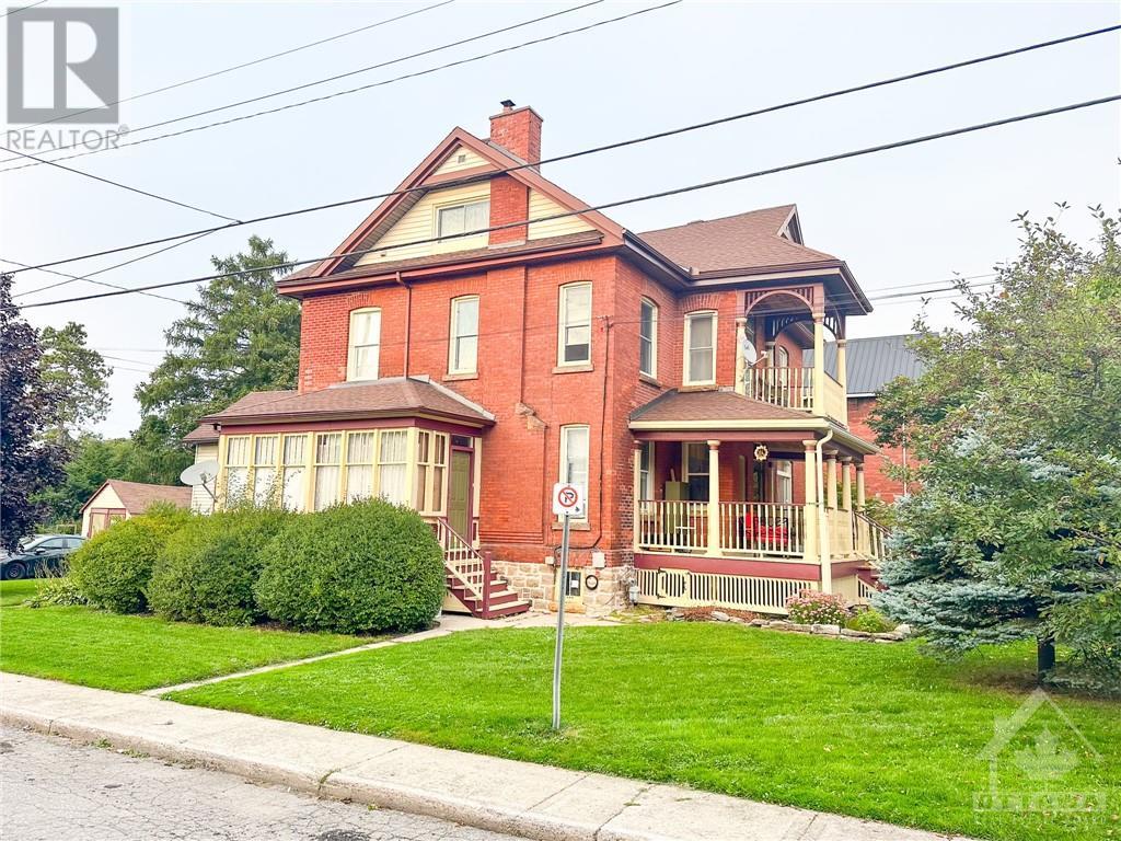 10 Glen Avenue, Smiths Falls, Ontario  K7A 1R9 - Photo 3 - 1358896
