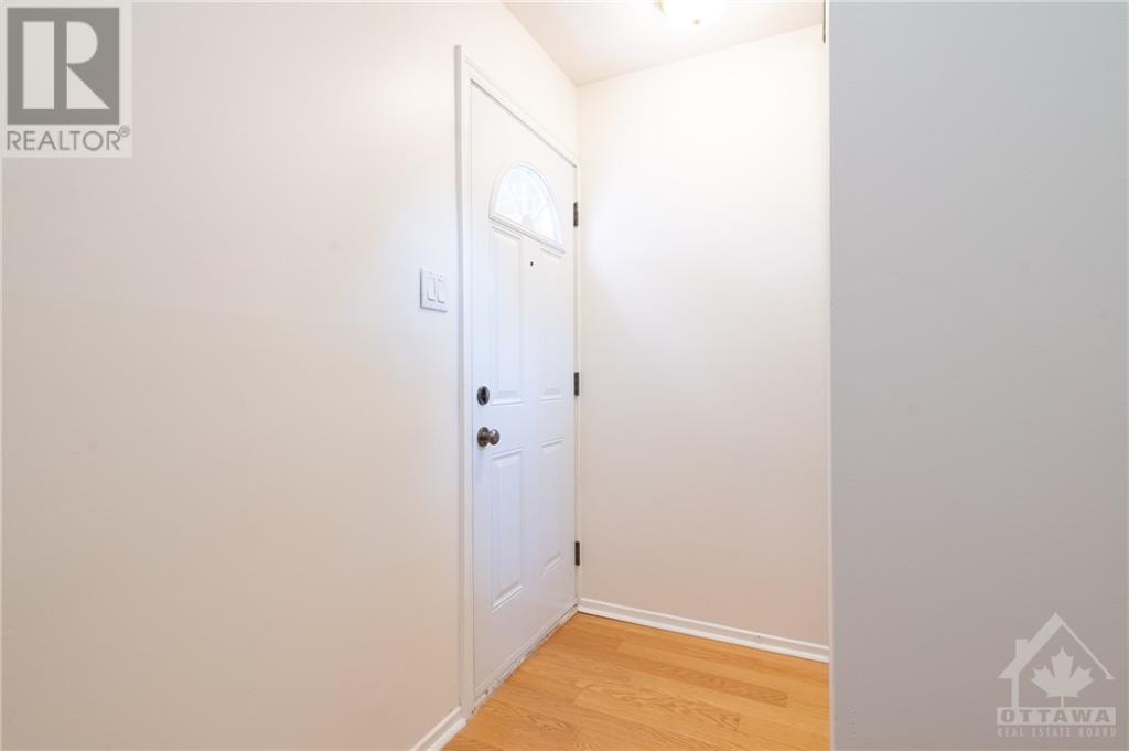 3 Banner Road Unit#e, Ottawa, Ontario  K2H 8T3 - Photo 4 - 1360513