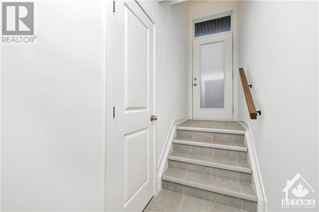 310 Tulum Crescent Unit#b, Ottawa, Ontario  K2S 2Y4 - Photo 3 - 1360751