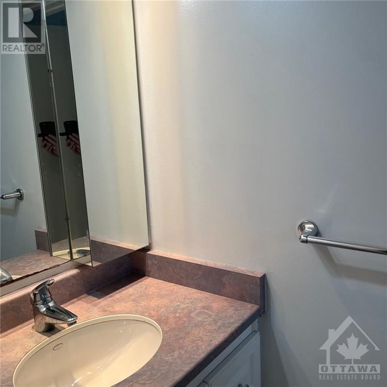 14 Offenbach Lane Unit#e, Ottawa, Ontario  K2G 4Z9 - Photo 15 - 1361384