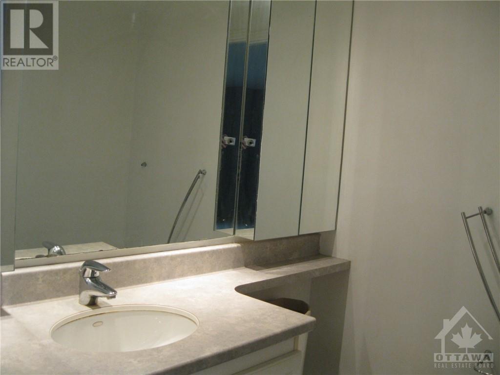 14 Offenbach Lane Unit#e, Ottawa, Ontario  K2G 4Z9 - Photo 17 - 1361384