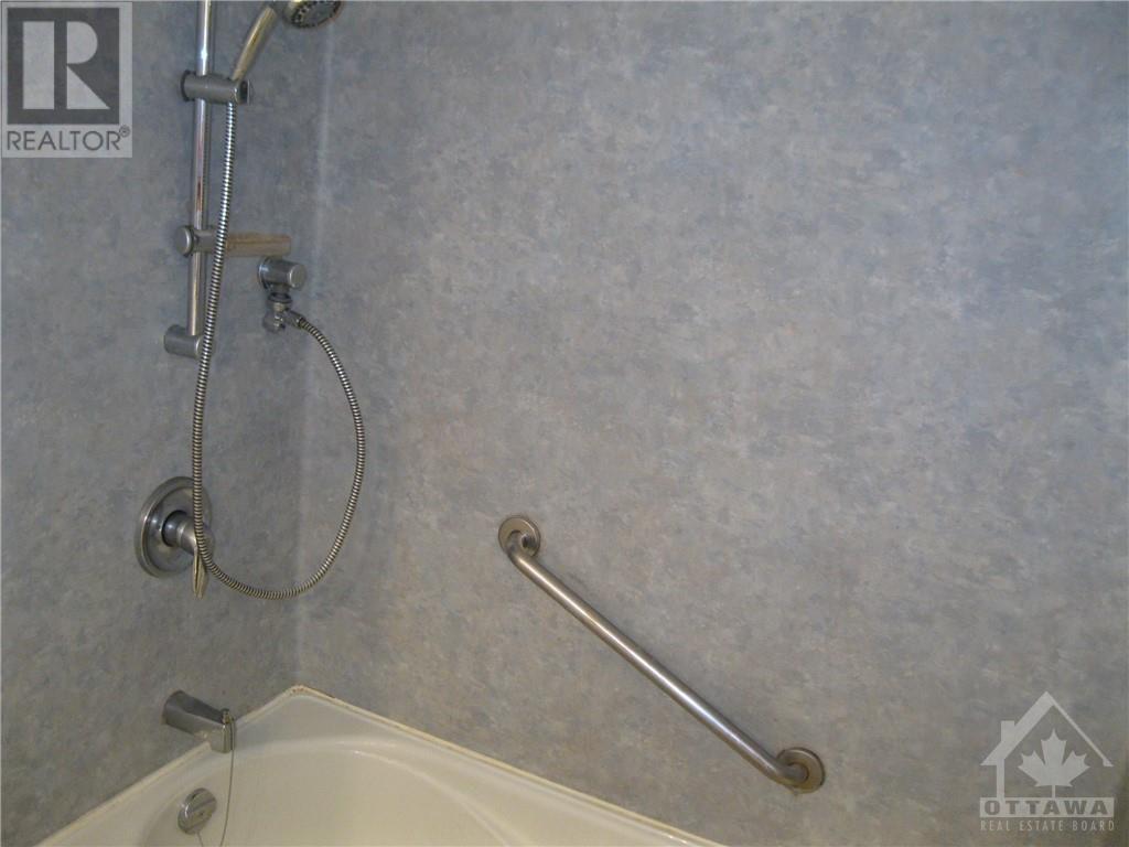 14 Offenbach Lane Unit#e, Ottawa, Ontario  K2G 4Z9 - Photo 19 - 1361384
