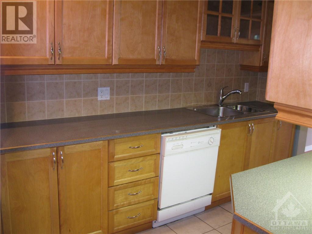 14 Offenbach Lane Unit#e, Ottawa, Ontario  K2G 4Z9 - Photo 3 - 1361384