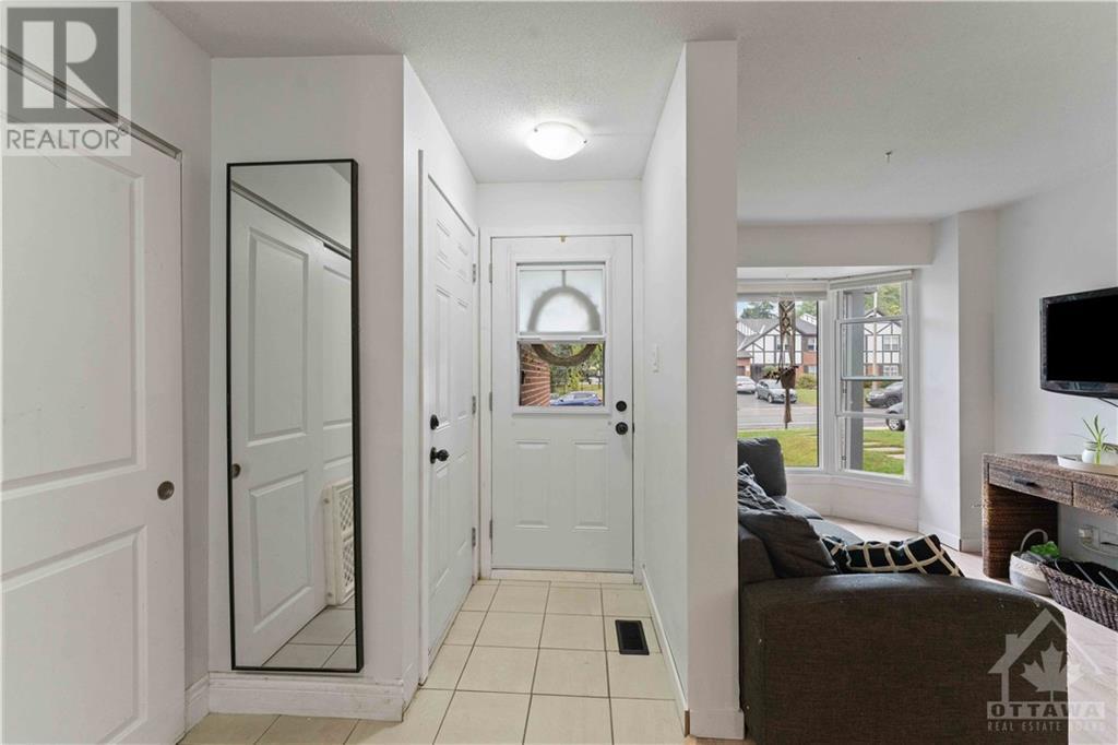 207 Equestrian Drive, Ottawa, Ontario  K2M 1A5 - Photo 3 - 1361639