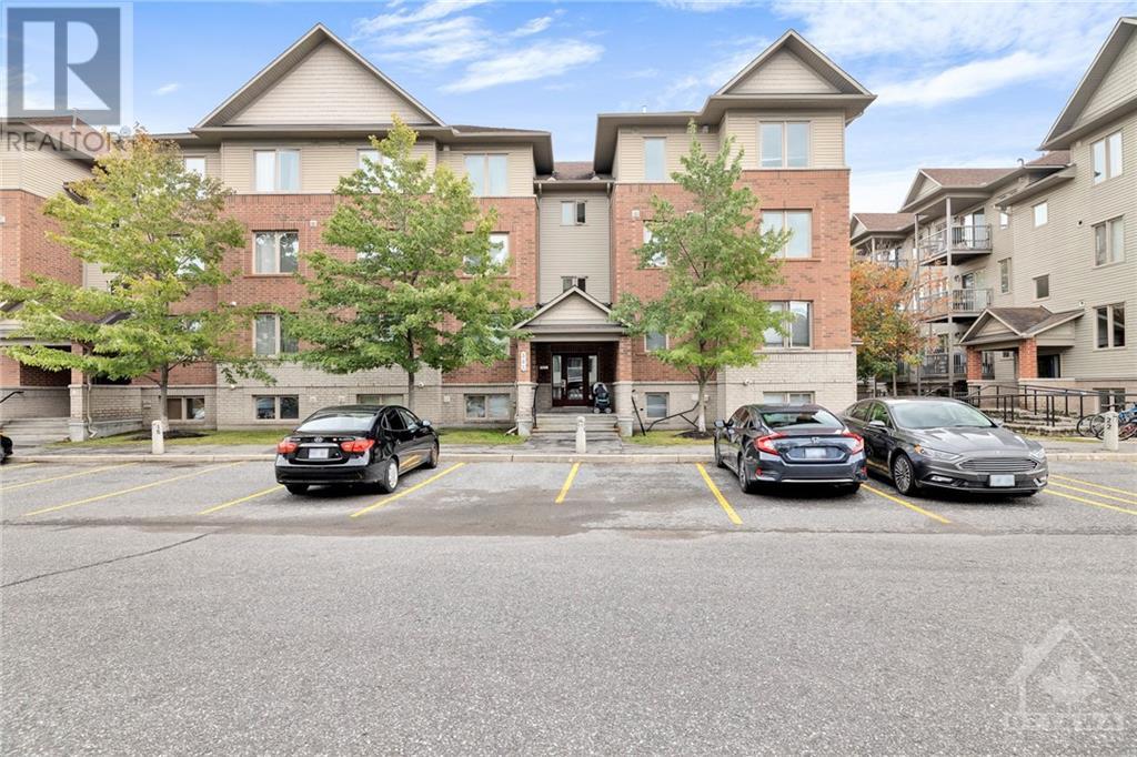 585 STONEFIELD PRIVATE UNIT#8, ottawa, Ontario