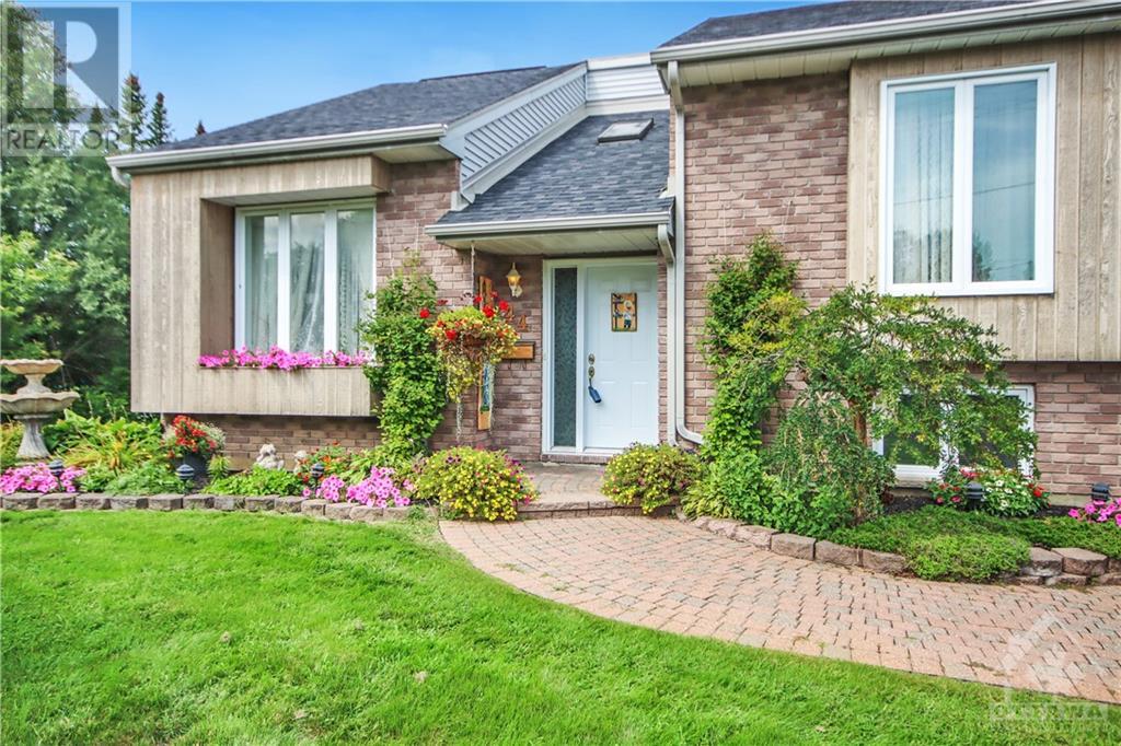 44 Ste Therese Boulevard, Embrun, Ontario  K0A 1W0 - Photo 2 - 1361682
