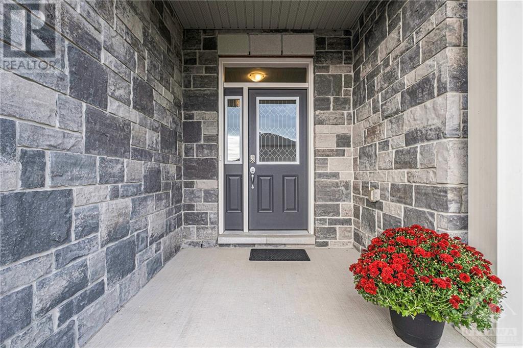 770 Du Rivage Street, Rockland, Ontario  K4K 0K8 - Photo 2 - 1361372