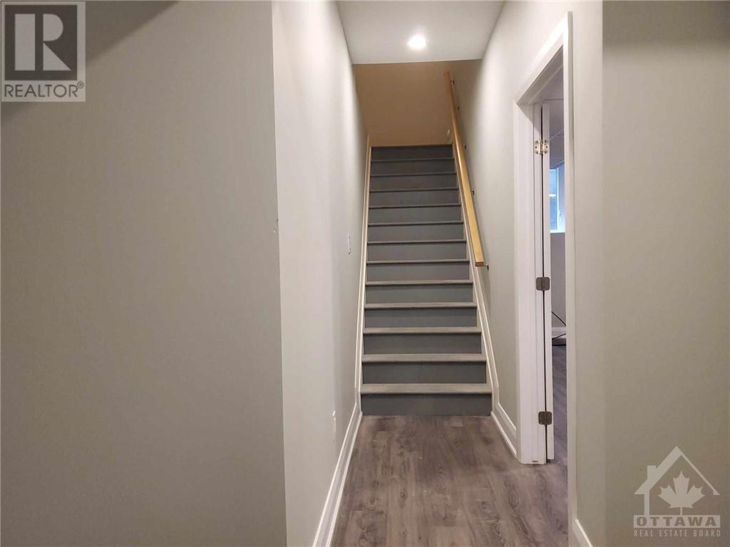 1085 Falaise Road Unit#b, Ottawa, Ontario  K2C 0M8 - Photo 2 - 1361032