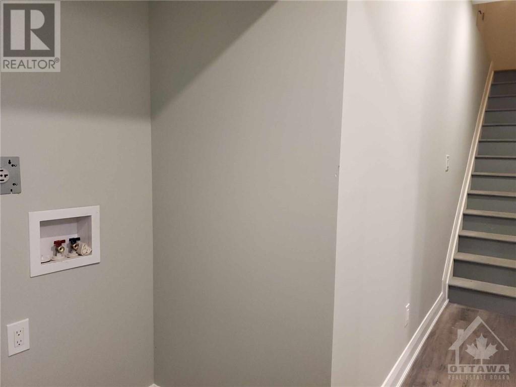 1085 Falaise Road Unit#b, Ottawa, Ontario  K2C 0M8 - Photo 3 - 1361032