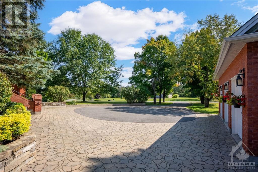 18 Marchbrook Circle, Ottawa, Ontario  K2W 1A1 - Photo 3 - 1362209
