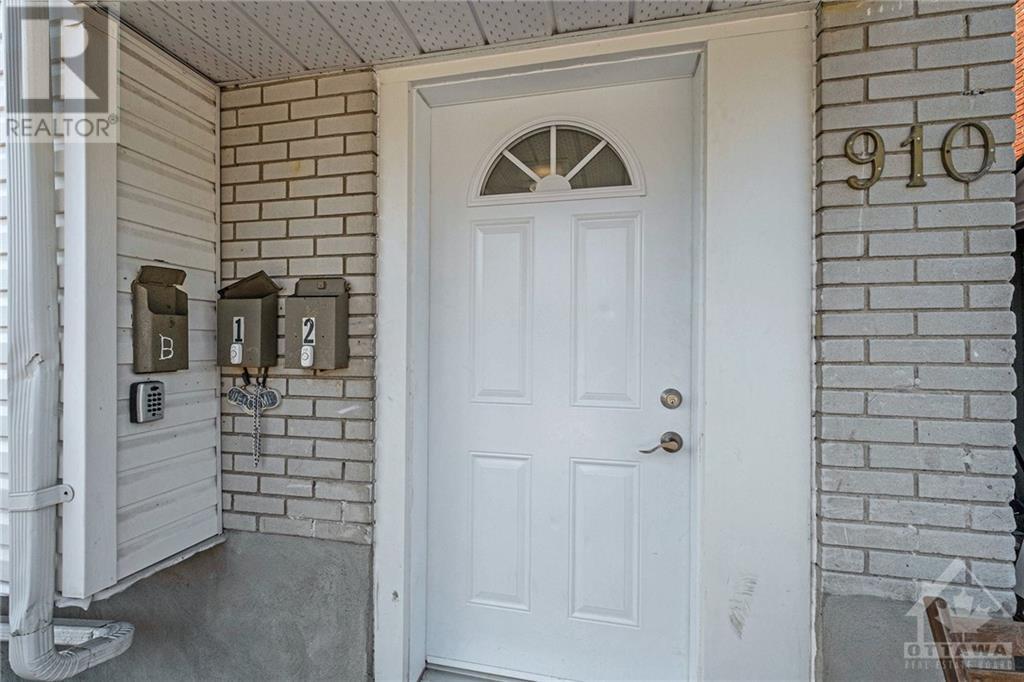 910 Watson Street, Ottawa, Ontario  K2B 6B9 - Photo 2 - 1361777
