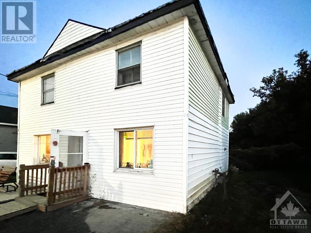 968 King Street, L'orignal, Ontario  K0B 1K0 - Photo 2 - 1363219