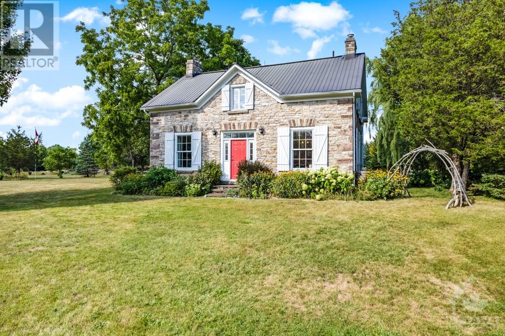 105 Rathwell Road, Perth, Ontario  K7H 3C7 - Photo 4 - 1363243