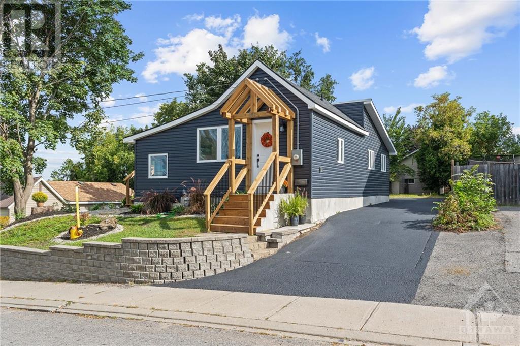 353 Lanark Street, Carleton Place, Ontario  K7C 3C4 - Photo 2 - 1361231