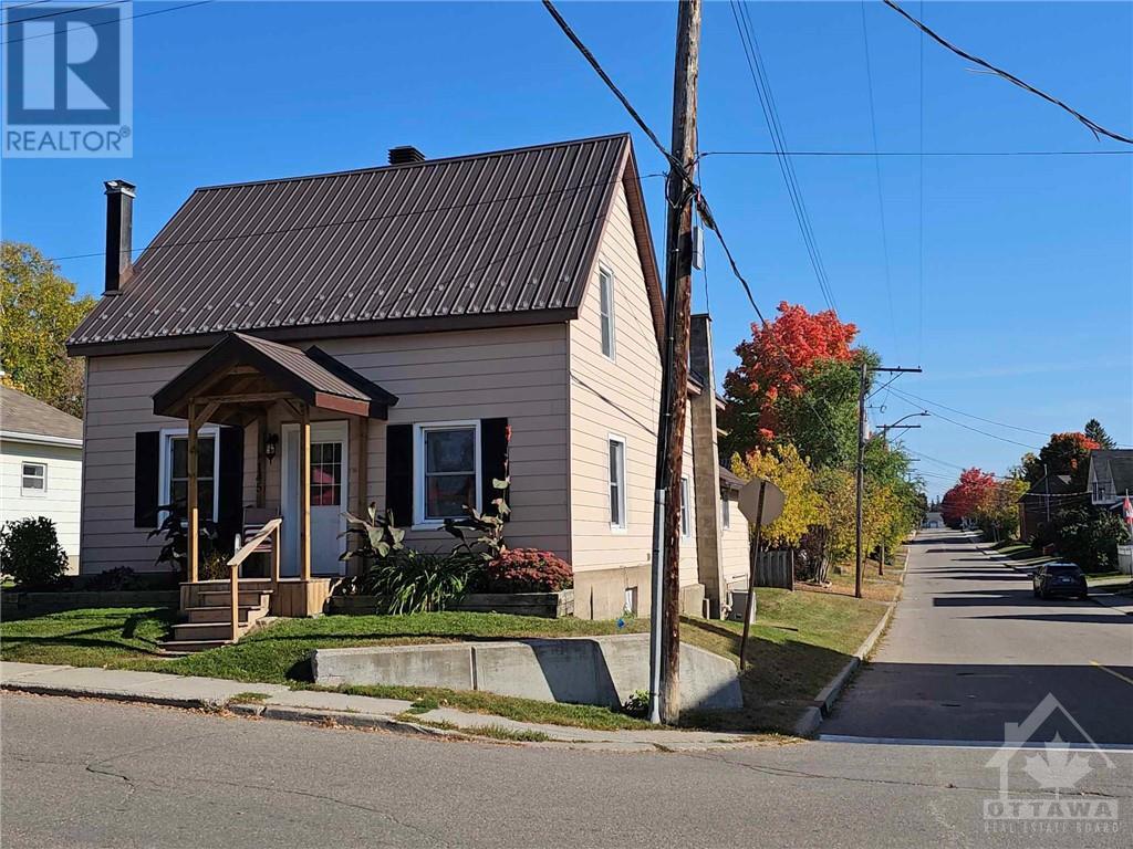145 Munroe Avenue W, Renfrew, Ontario  K7V 3L2 - Photo 2 - 1363865