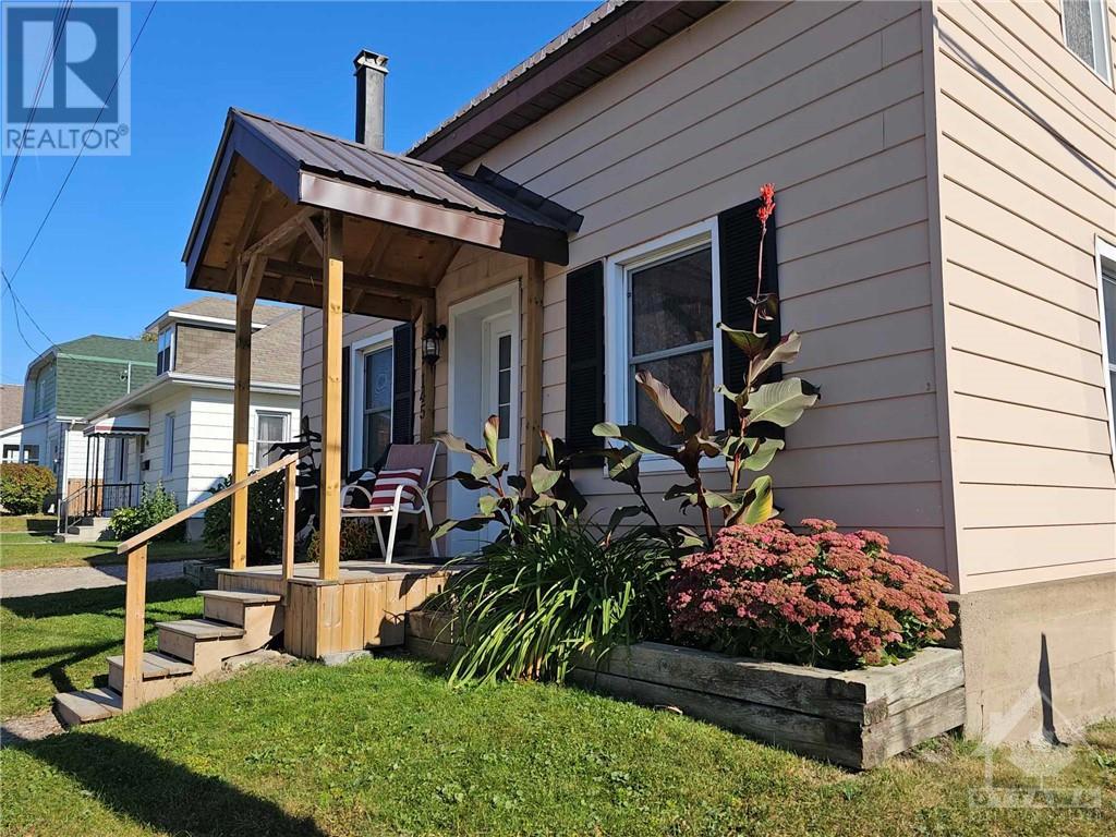 145 Munroe Avenue W, Renfrew, Ontario  K7V 3L2 - Photo 3 - 1363865