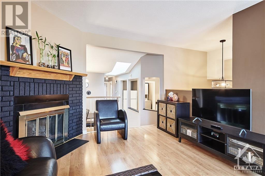 209c Woodfield Drive, Ottawa, Ontario  K2G 4P2 - Photo 6 - 1362881
