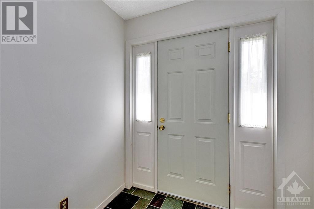 1067 Hill Street, Manotick, Ontario  K4M 1J2 - Photo 3 - 1363933