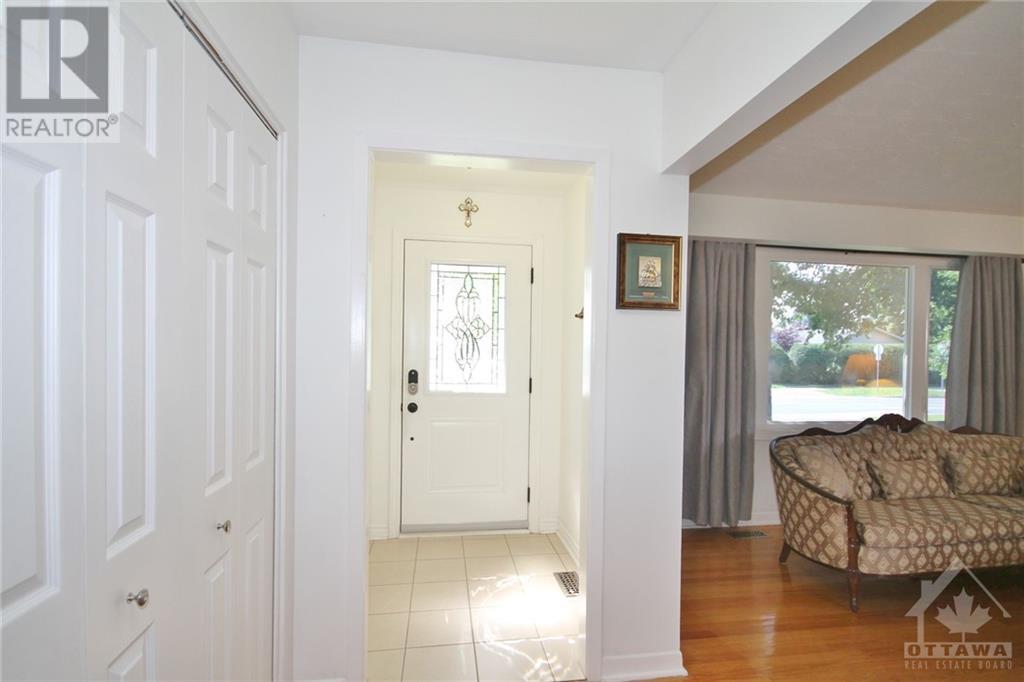101 Viewmount Drive, Ottawa, Ontario  K2G 3B9 - Photo 3 - 1364457