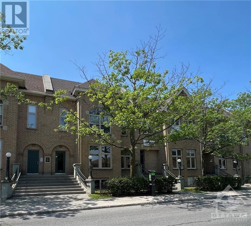 86 CENTREPOINTE DRIVE, ottawa, Ontario