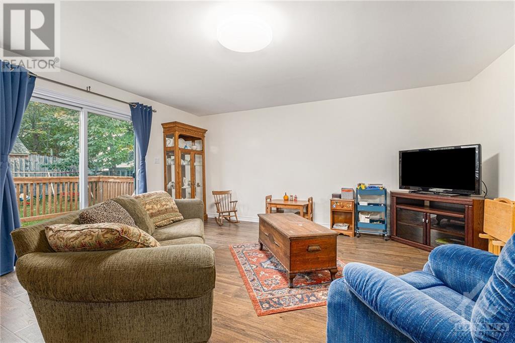 304 Oxford Street E, Kemptville, Ontario  K0G 1J0 - Photo 3 - 1364120