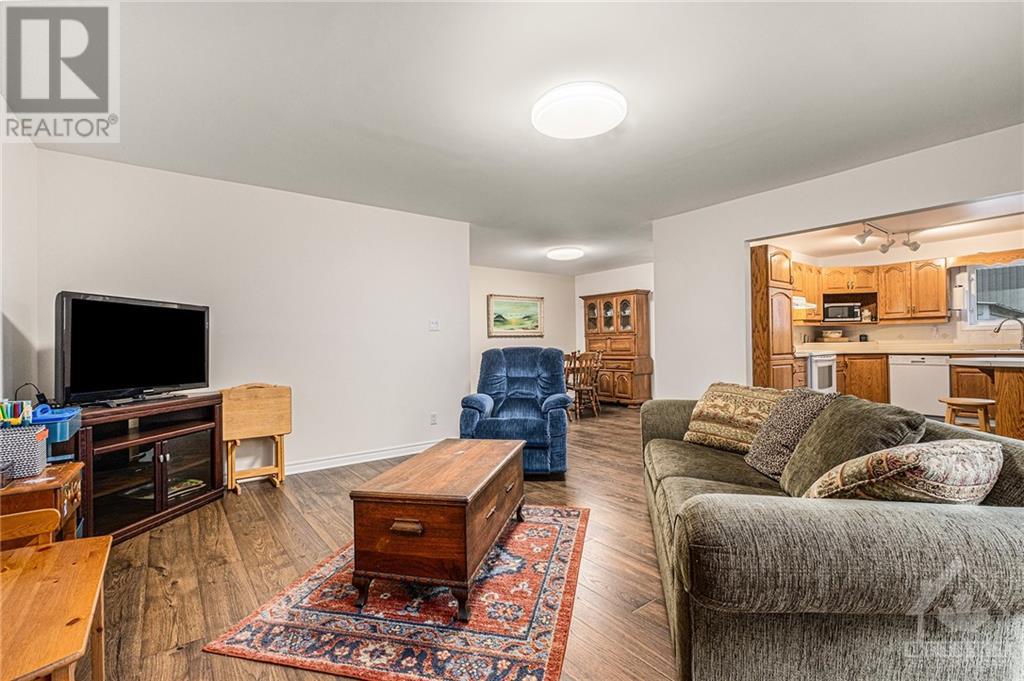 304 Oxford Street E, Kemptville, Ontario  K0G 1J0 - Photo 4 - 1364120