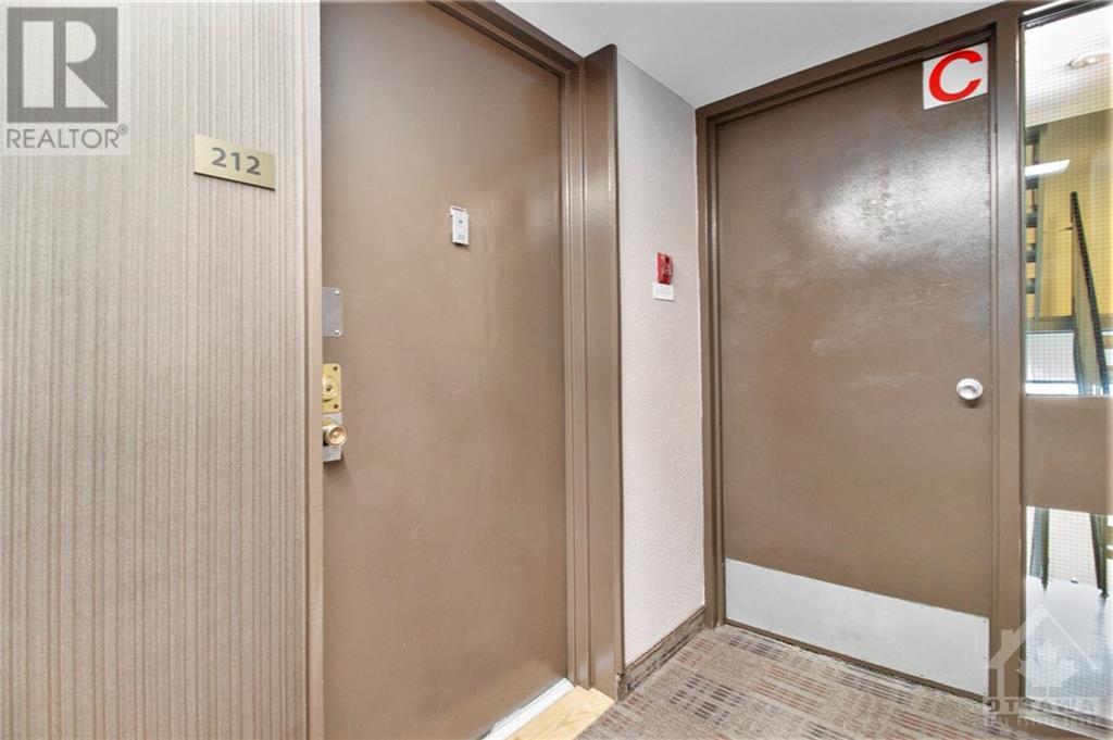 20 Chesterton Drive Unit#212, Ottawa, Ontario  K2E 6Z7 - Photo 2 - 1364239