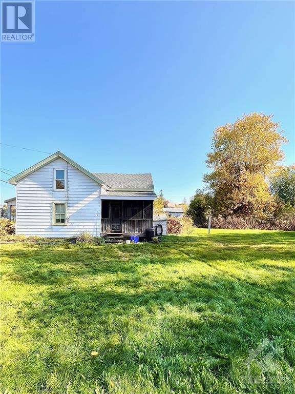 12 Victoria Street, Jasper, Ontario  K0G 1G0 - Photo 4 - 1364726