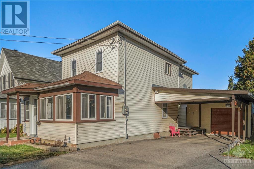 73 Aberdeen Avenue, Smiths Falls, Ontario  K7A 4N9 - Photo 2 - 1365256
