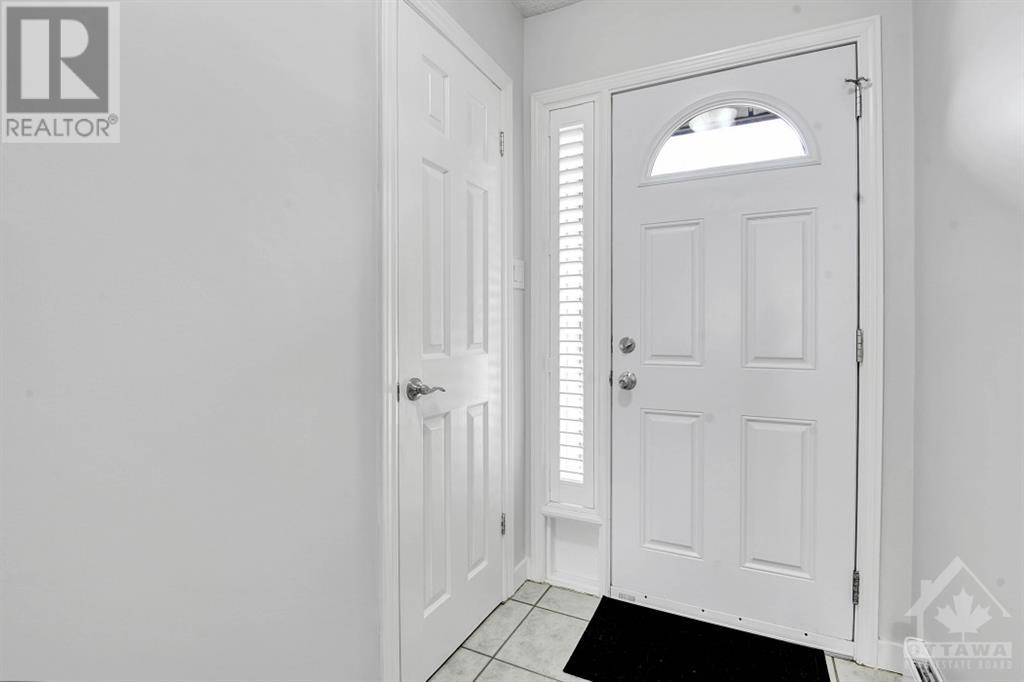 2 Woodvale Green Unit#b, Ottawa, Ontario  K2G 4G8 - Photo 2 - 1365068